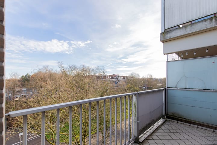 Photo 13 of Zeswegenlaan 242