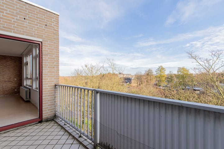 Photo 14 of Zeswegenlaan 242