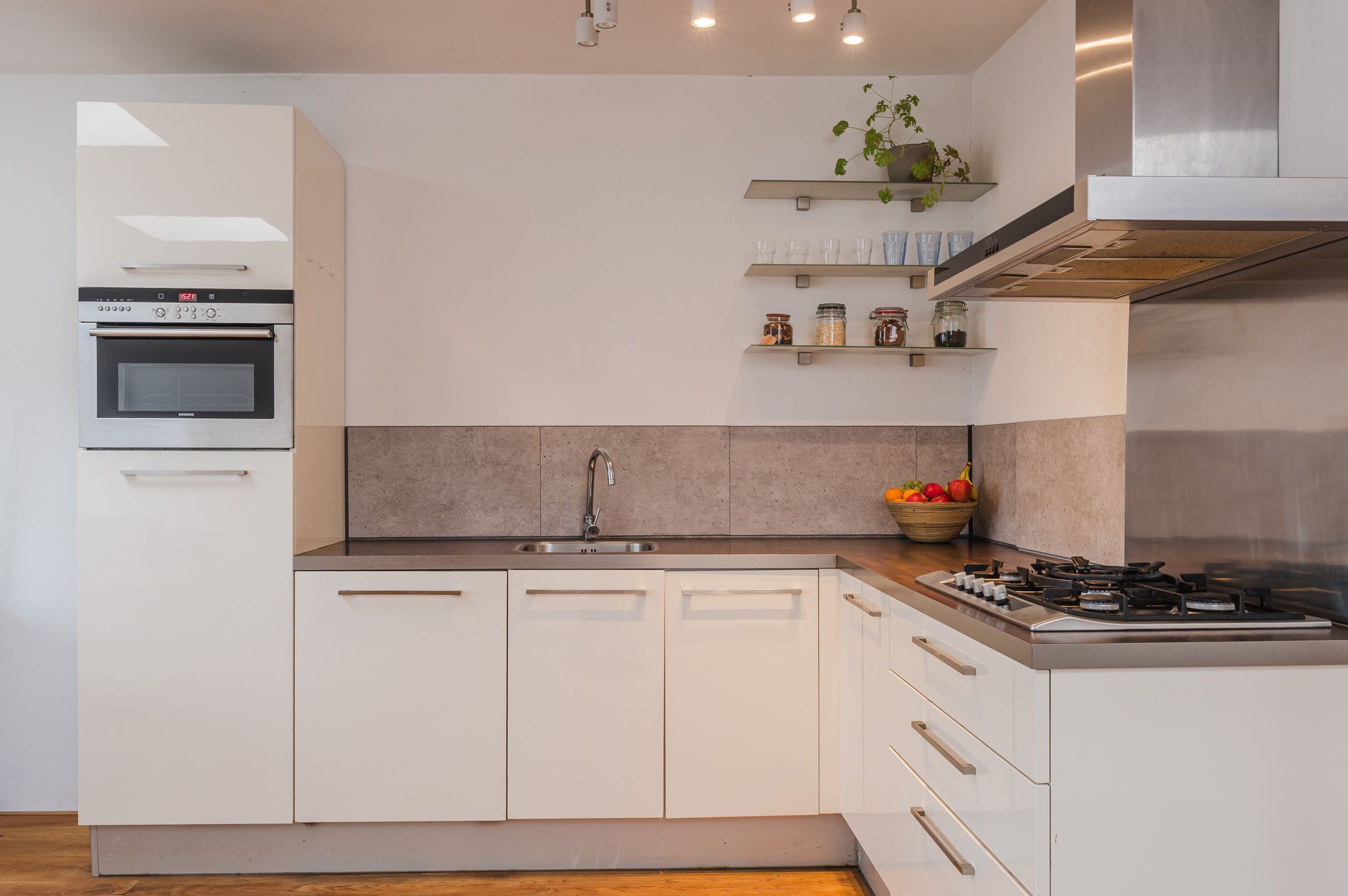 Photo 15 of Javastraat 49-E