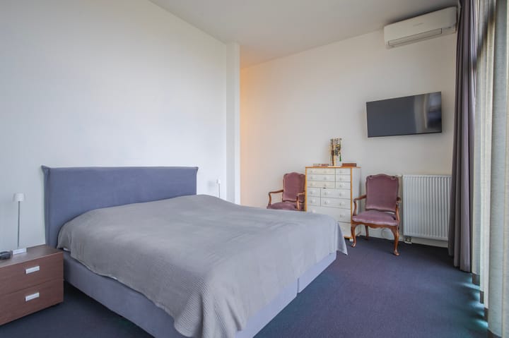 Photo 39 of Morel 22