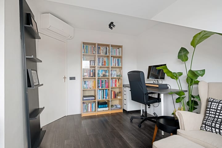 Photo 38 of Willem Lodewijklaan 50