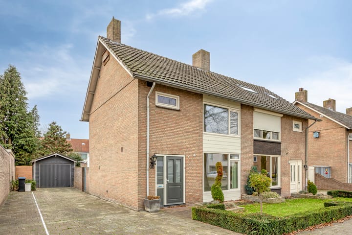 Photo 1 of Hertog Janstraat 1