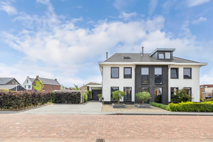 Photo 48 of Cornelis Lelyhage 1