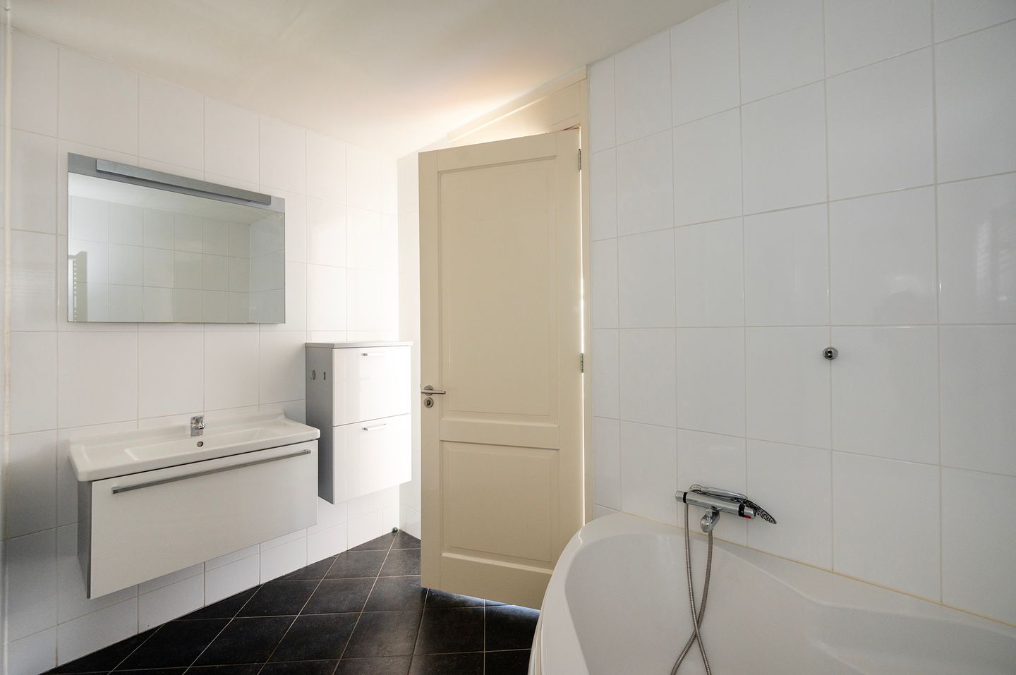 Photo 19 of Hooftstraat 75-A