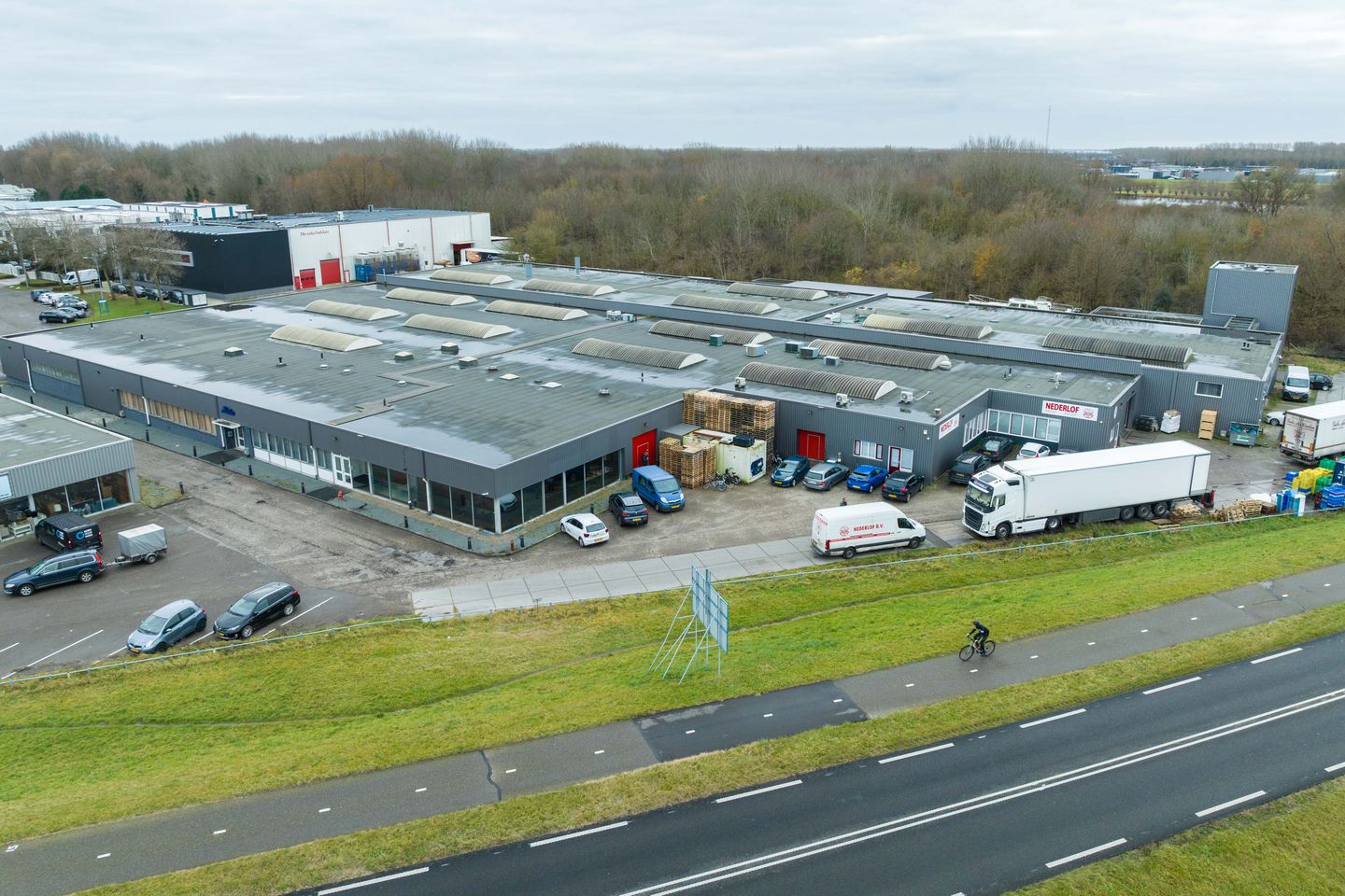 View photo 2 of Delta-Industrieweg 40-b