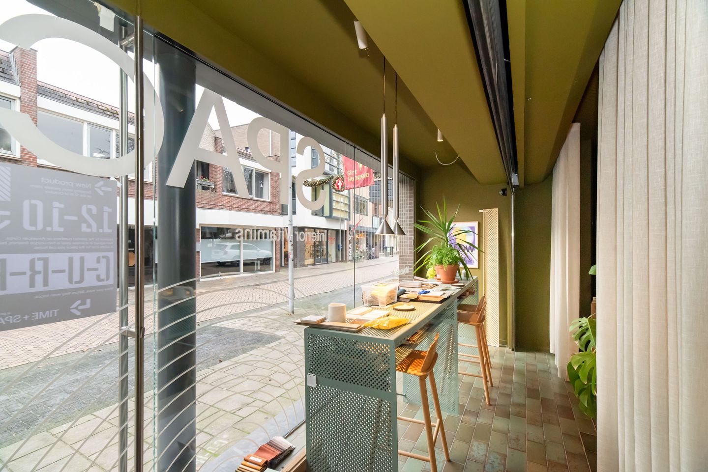 View photo 3 of Drienerstraat 33