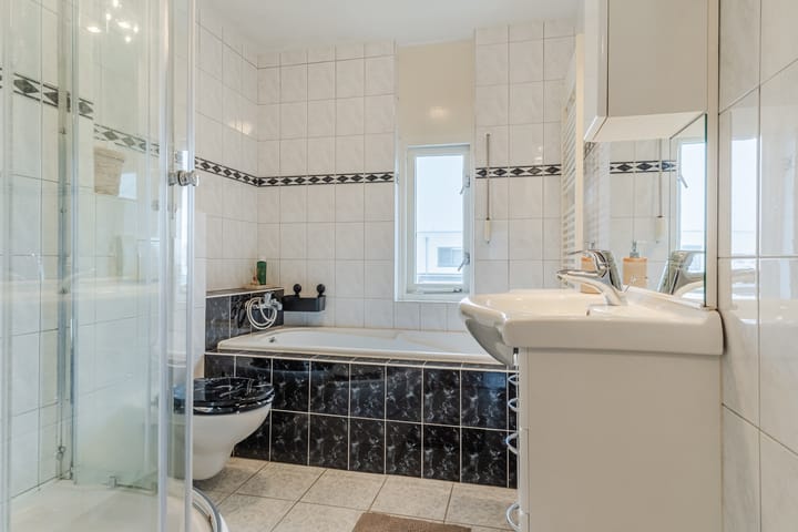 Photo 29 of Ledeackerstraat 13