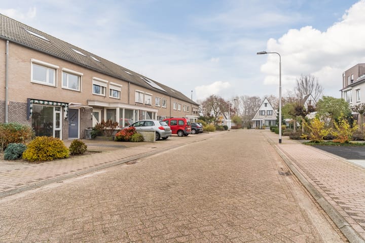 Photo 43 of Ledeackerstraat 13