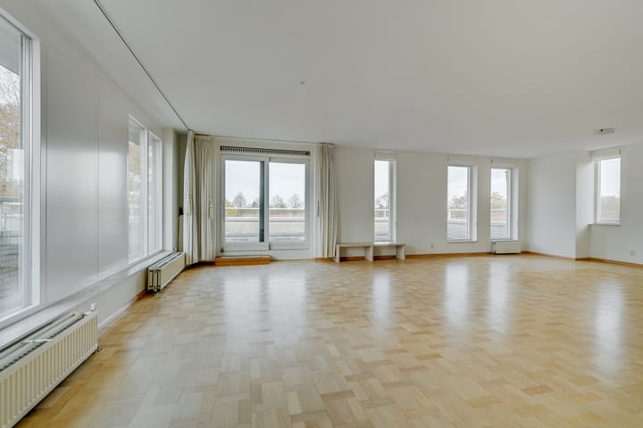 Photo 16 of Laurenspark 70