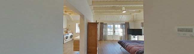 Slaapkamer met walk in closet