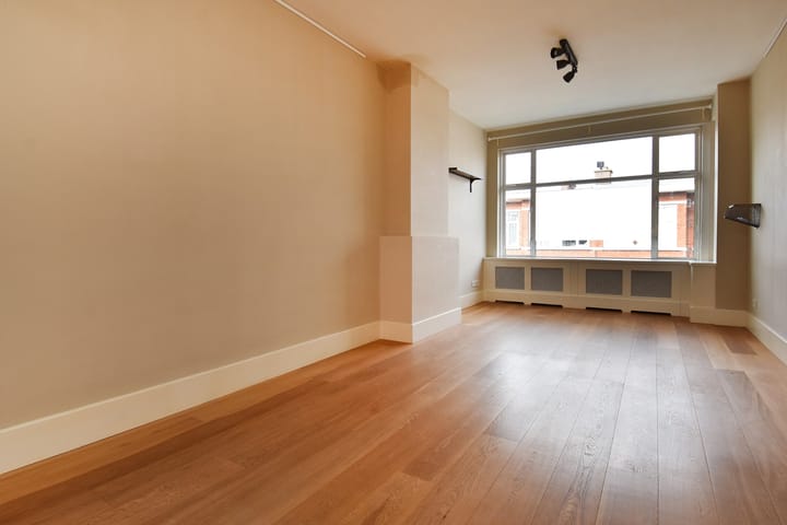 Photo 2 of Barneveldstraat 58