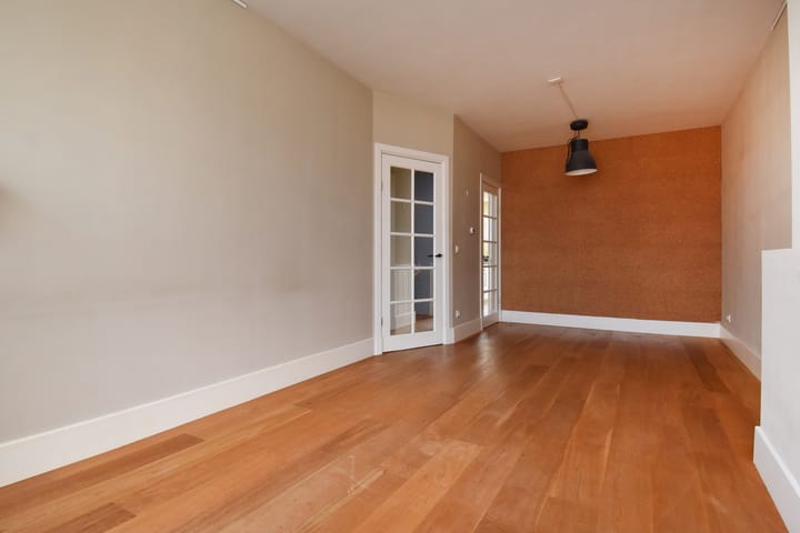 Photo 4 of Barneveldstraat 58