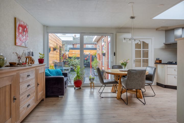 Foto 15 van Meindert Hobbemastraat 32