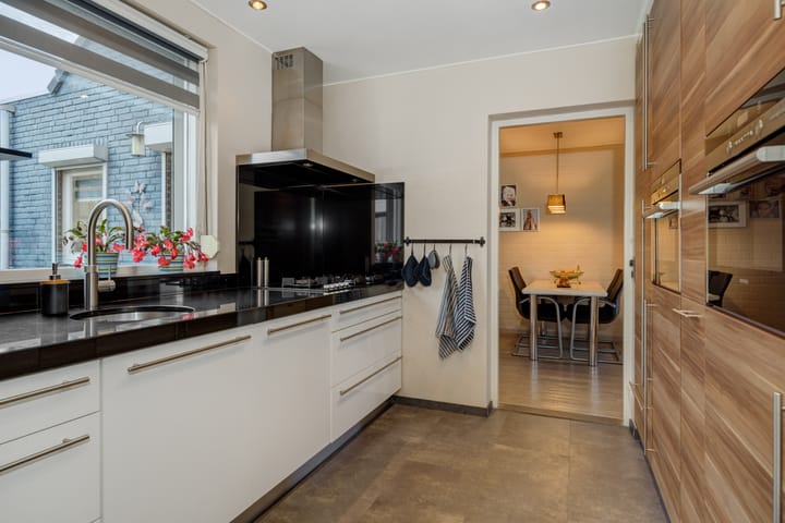 Foto 10 van Leliestraat 8