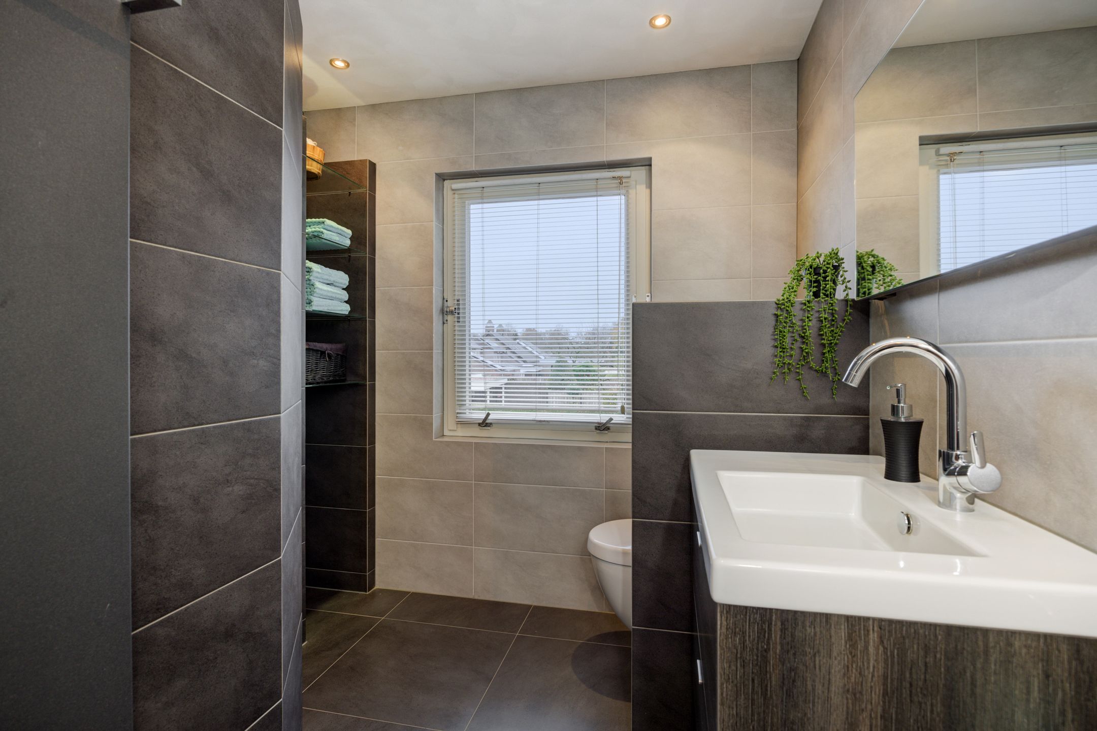 Foto 18 van Leliestraat 8