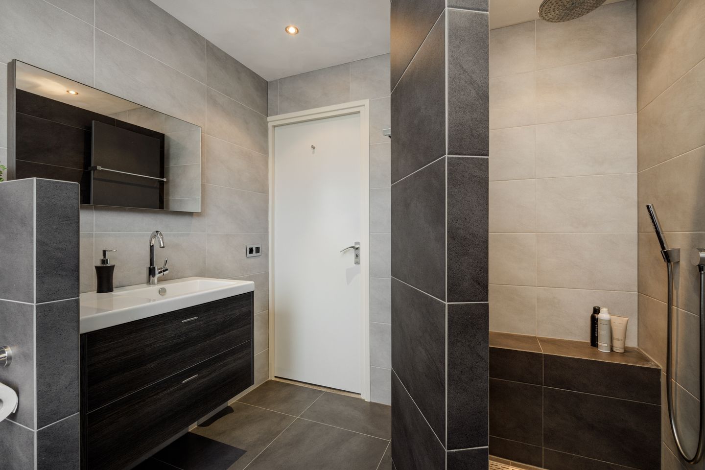 Foto 20 van Leliestraat 8