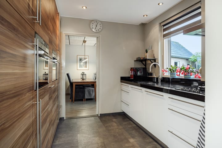 Foto 11 van Leliestraat 8