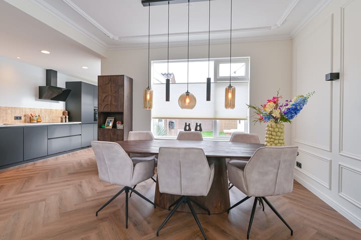 Foto 15 van van Limburg Stirumstraat 105