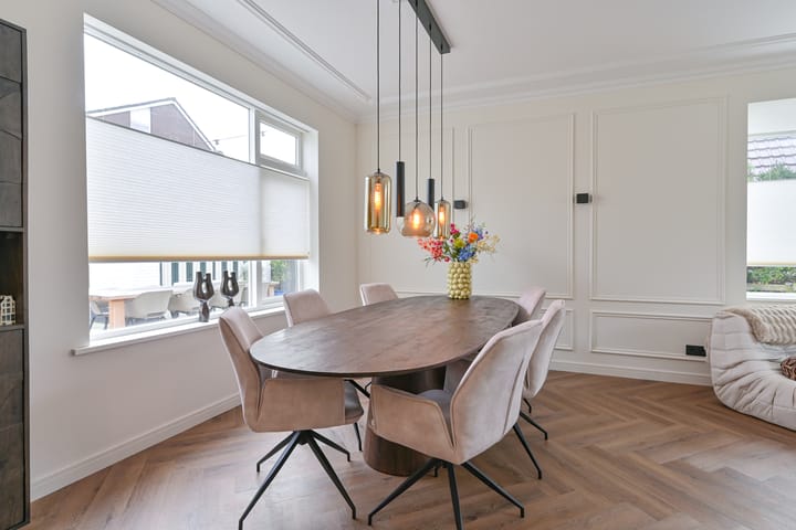 Foto 16 van van Limburg Stirumstraat 105