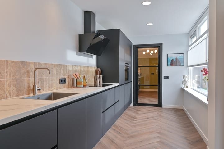 Foto 22 van van Limburg Stirumstraat 105