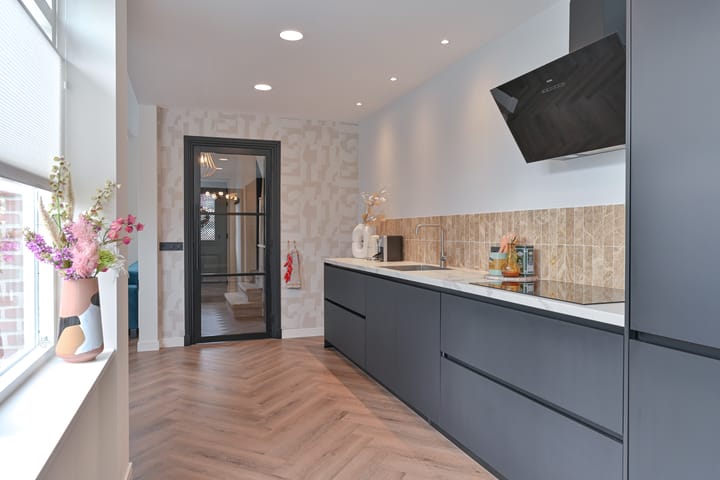 Foto 26 van van Limburg Stirumstraat 105