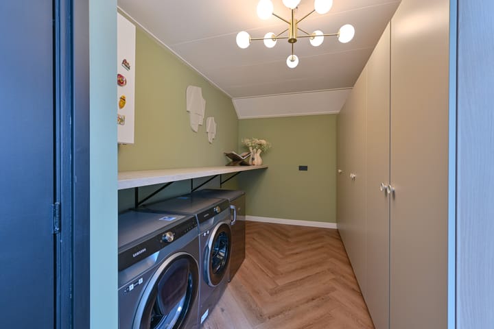 Foto 29 van van Limburg Stirumstraat 105