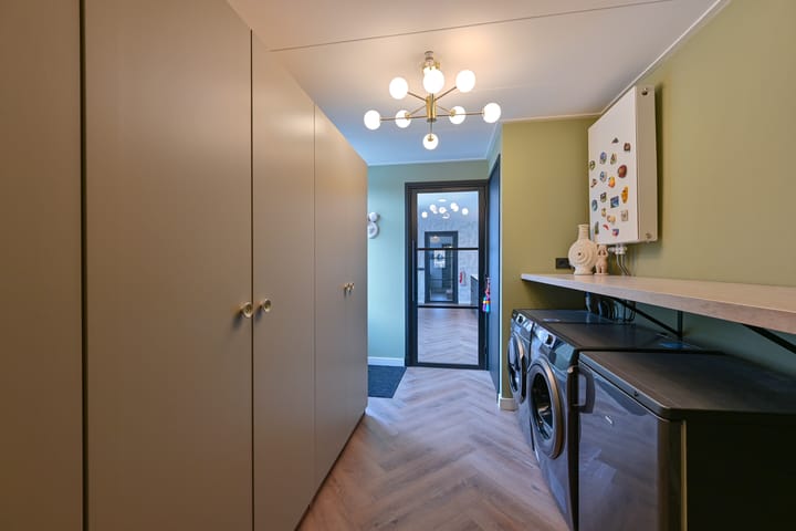 Foto 30 van van Limburg Stirumstraat 105