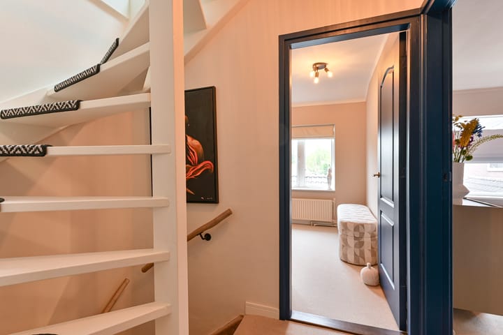 Foto 31 van van Limburg Stirumstraat 105