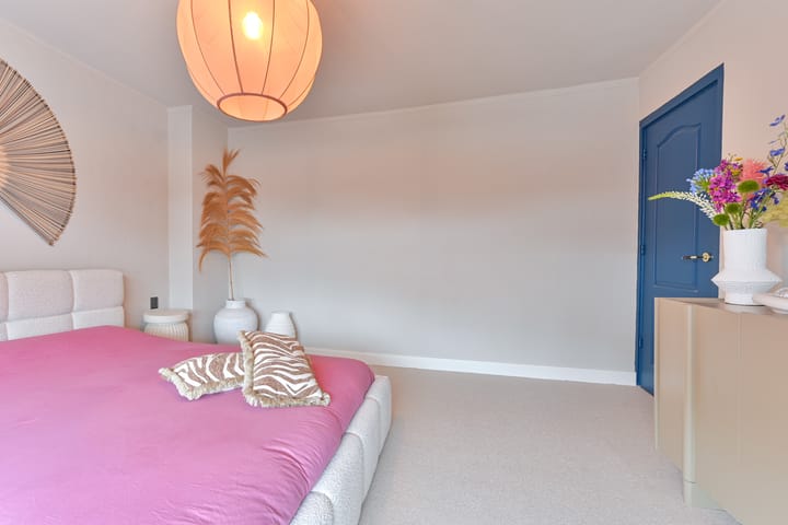 Foto 36 van van Limburg Stirumstraat 105