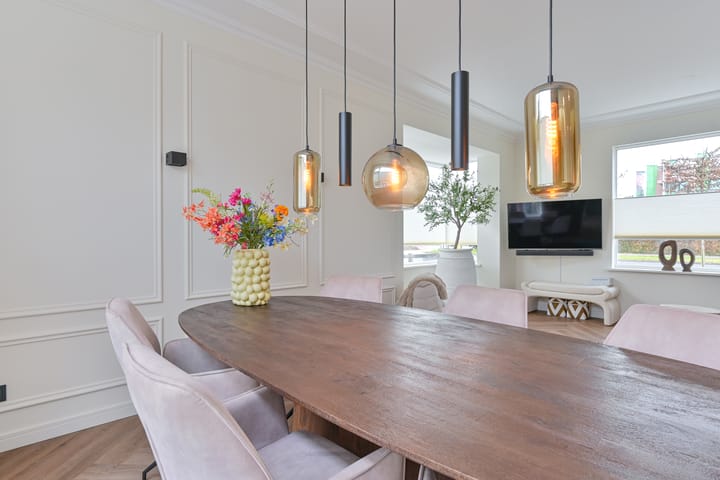 Foto 17 van van Limburg Stirumstraat 105