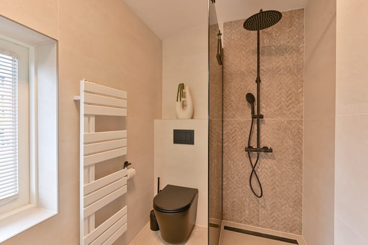 Foto 42 van van Limburg Stirumstraat 105