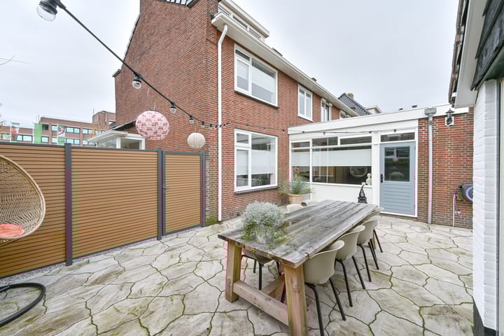 Foto 67 van van Limburg Stirumstraat 105