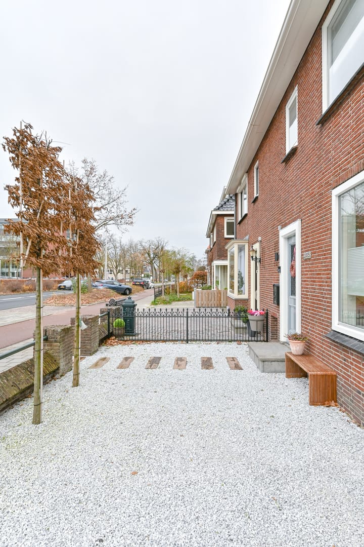 Foto 74 van van Limburg Stirumstraat 105