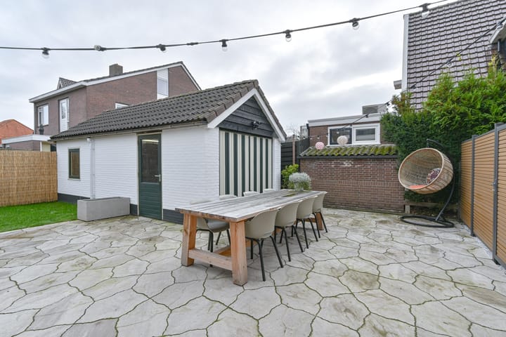 Foto 76 van van Limburg Stirumstraat 105