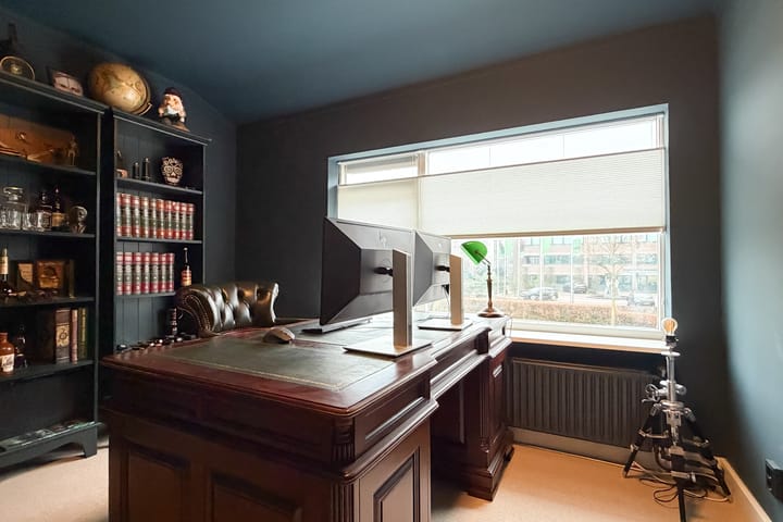 Foto 54 van van Limburg Stirumstraat 105