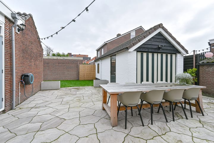 Foto 63 van van Limburg Stirumstraat 105