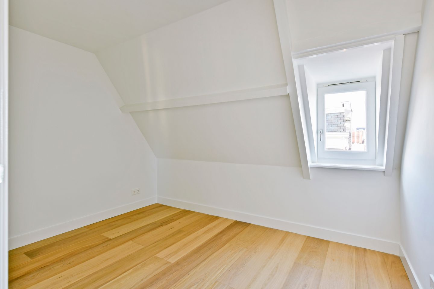 Foto 10 van Montelbaanstraat 15-4