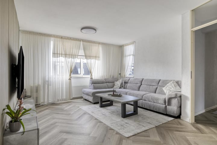 Photo 3 of Mathenesserstraat 47-E