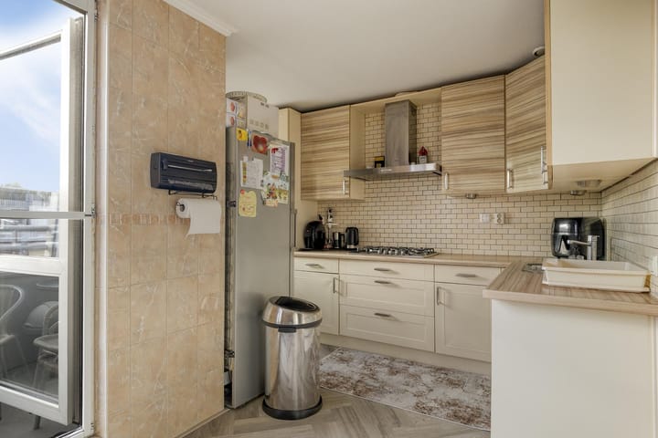 Photo 5 of Mathenesserstraat 47-E