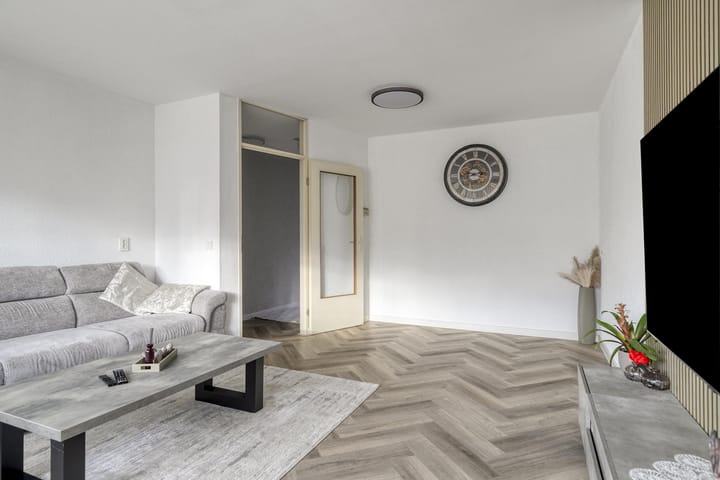 Photo 4 of Mathenesserstraat 47-E