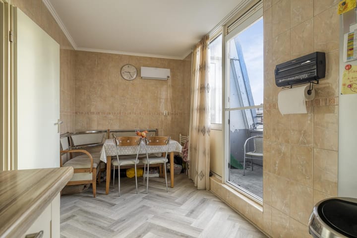 Photo 6 of Mathenesserstraat 47-E