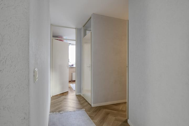 Photo 8 of Mathenesserstraat 47-E