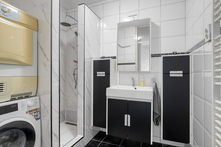 Photo 10 of Mathenesserstraat 47-E