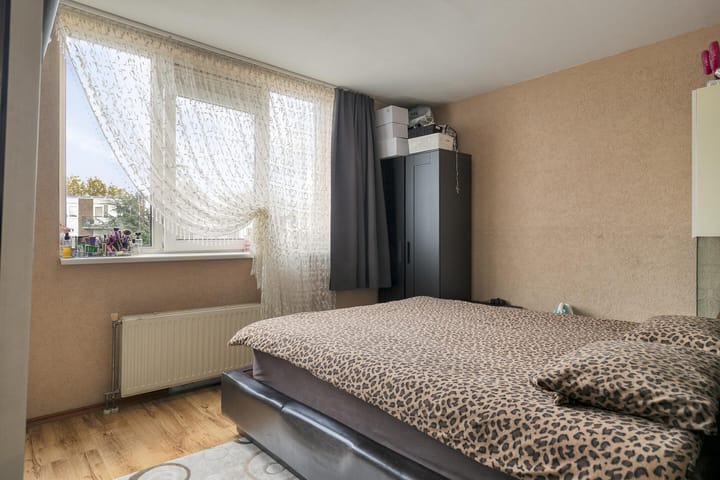 Photo 12 of Mathenesserstraat 47-E