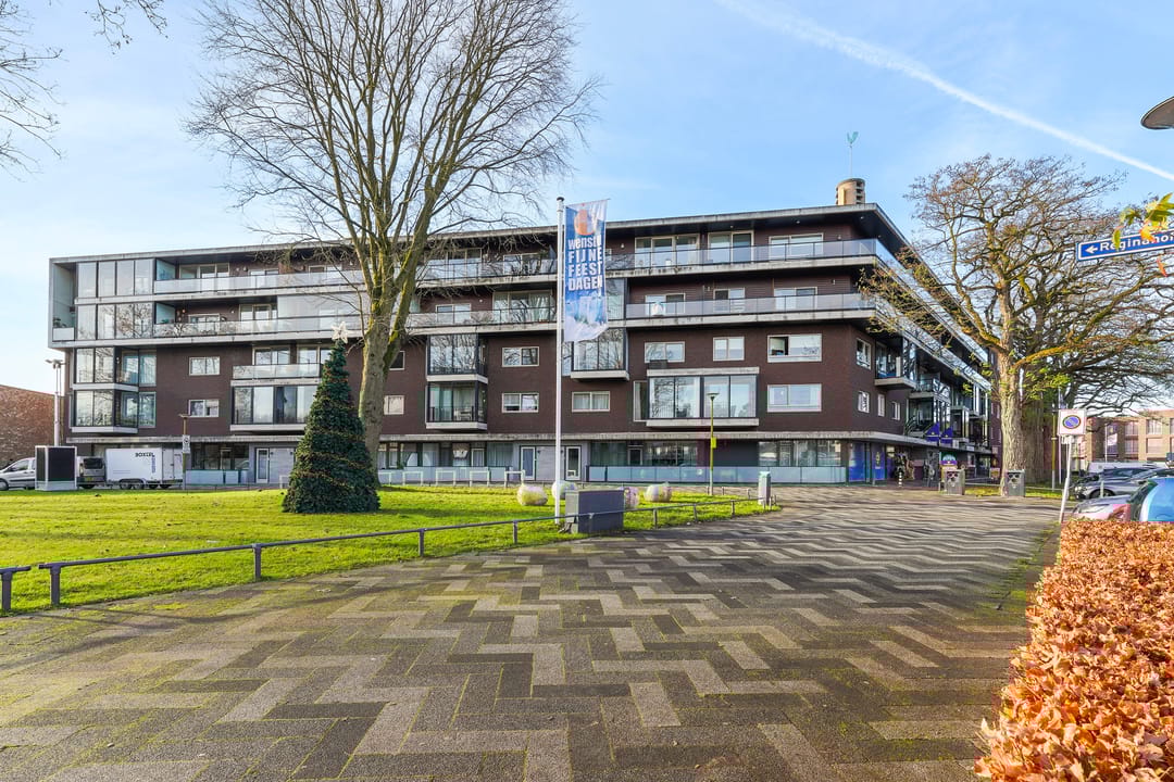 Foto 2 van Banier 32