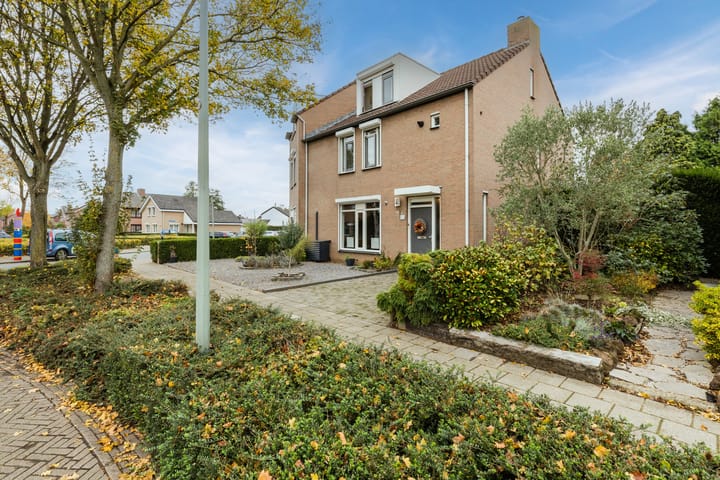 Photo 2 of Hulststraat 1