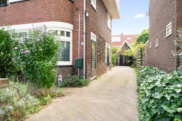 Photo 2 of Emmastraat 24