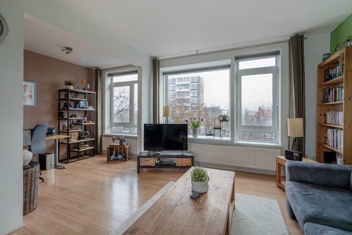 Photo 13 of Burgemeester Elsenlaan 18