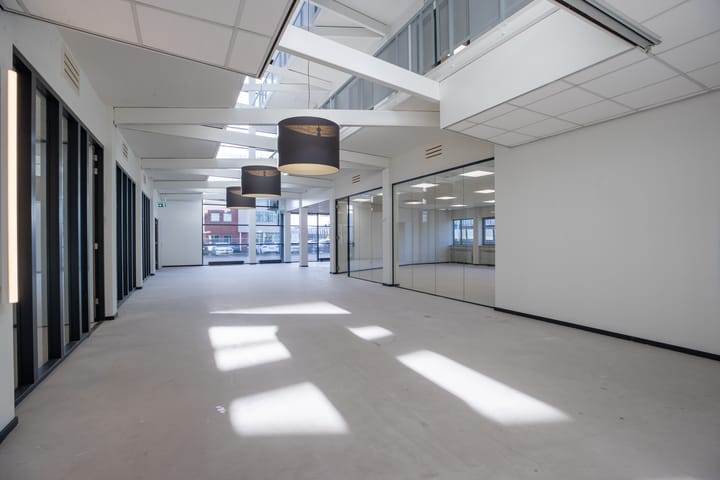 Hoevenweg 11, Eindhoven