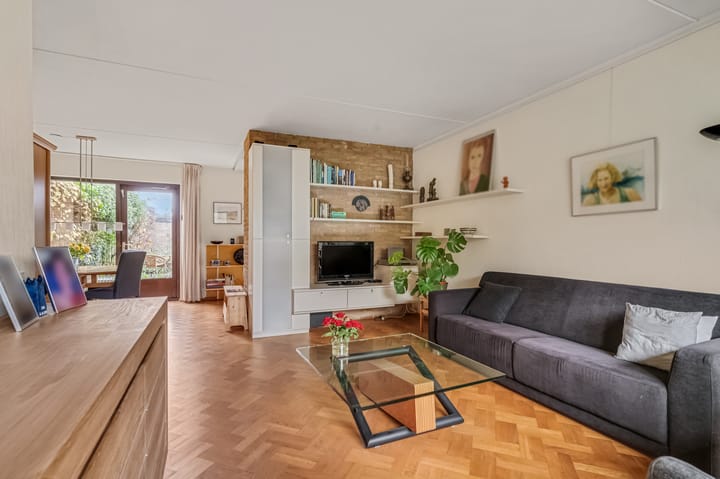 Photo 2 of Floreslaan 80